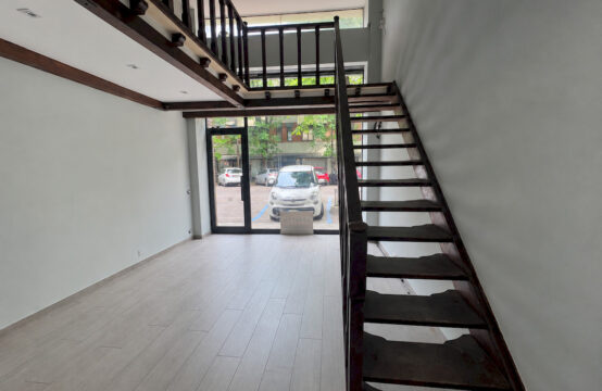 NEGOZIO CON PICCOLO SOPPALCO IN VIA MUZZIOLI &#8211; RIF. L2053