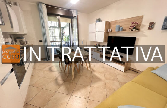 APPARTAMENTO CON DUE CAMERE E GIARDINO PRIVATO &#8211; RIF. A689