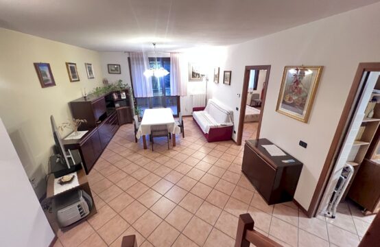 APPARTAMENTO CON TRE CAMERE E DUE BAGNI &#8211; RIF. A697