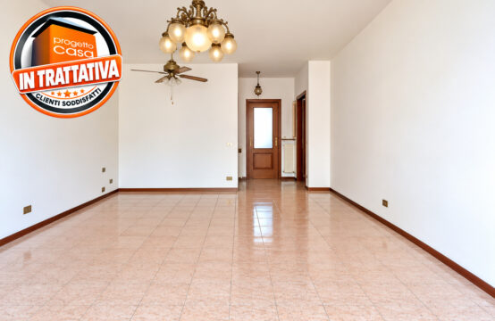 Rif. A719 APPARTAMENTO CON DUE CAMERE, DUE BALCONI E GARAGE