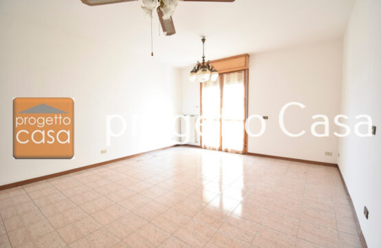Rif. A719 APPARTAMENTO CON DUE CAMERE, DUE BALCONI E GARAGE