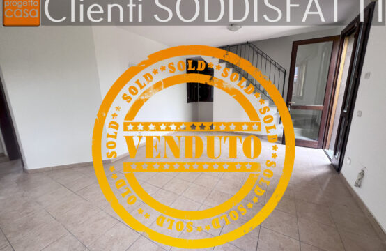 APPARTAMENTO SU DUE LIVELLI CON TRE CAMERE, DUE BAGNI E GIARDINO PRIVATO &#8211; RIF. A713