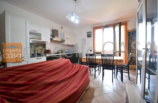 RIF:A724 Appartamento con due camere e garage.