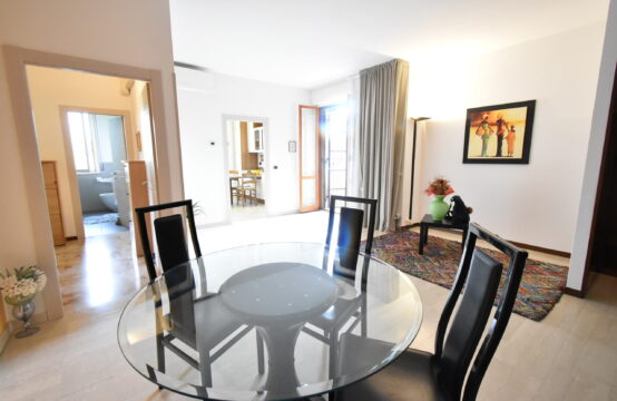 APPARTAMENTO CON DUE CAMERE MATRIMONIALI E GARAGE &#8211; RIF. A729